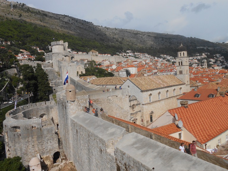 213 turn Minceta, la stg. poarta Pile