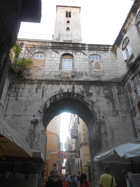 274 campanila bis. Sf. Teodor, deasupra Porții de fier