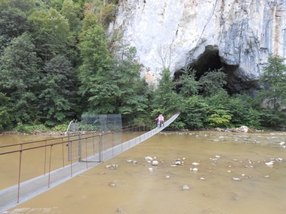 63 intrarea în peșteră