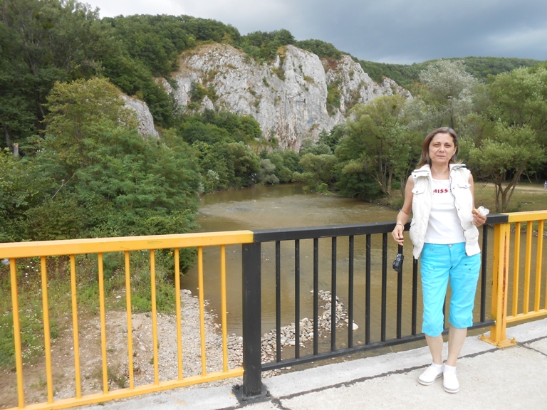 83 spre peștera Vadu Crișului-era închisă