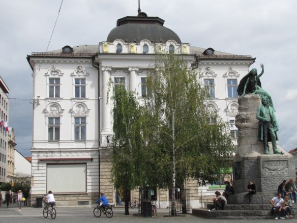 731 statuie Preseren poet national+farmacia centrala