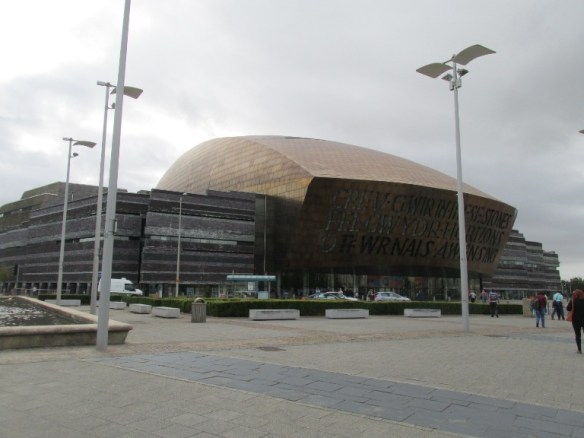 44 centrul galez Millennium arte