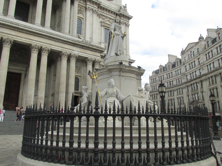 225 Queen Anne statue