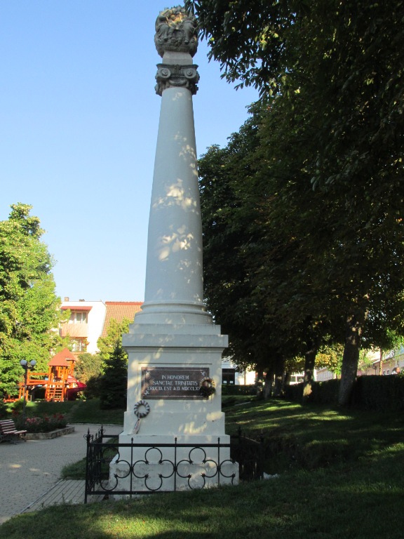 17 statuia sfintei treimi