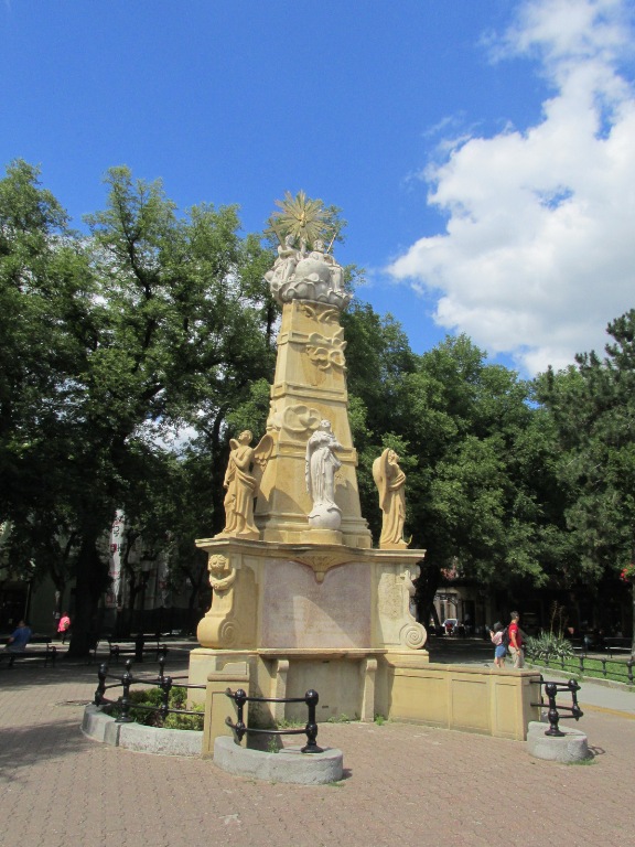 21 monument Sf.Treime