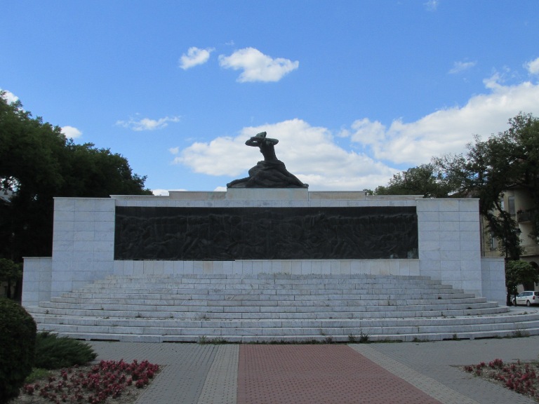 33 square of the victims of fascism