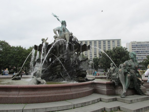 102 fântâna Neptun