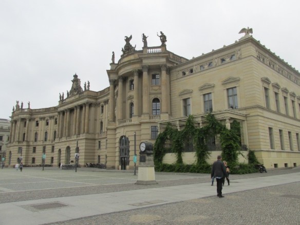 23 Univ. Humbold biblioteca