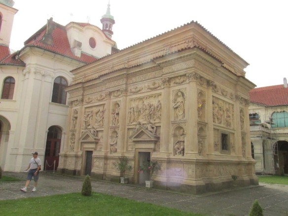 12 Casa Sacră=Loreta