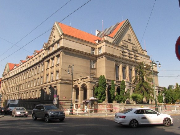 85 Faculty of Law of Charles University
