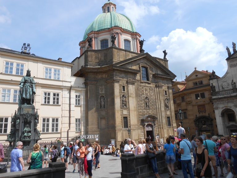 91 Muzeul podului Carol ;i Bis. Francisc de Assisi