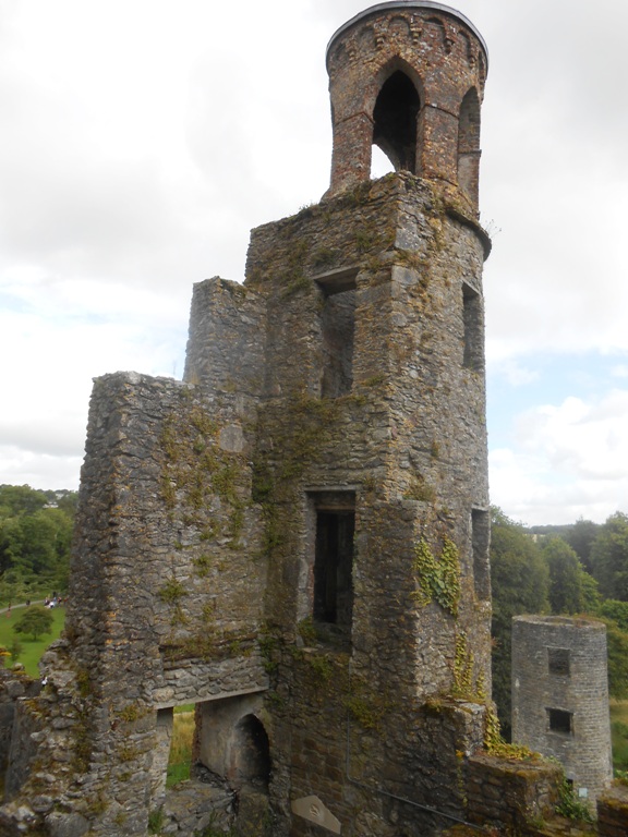 117 The Court=conac gotic