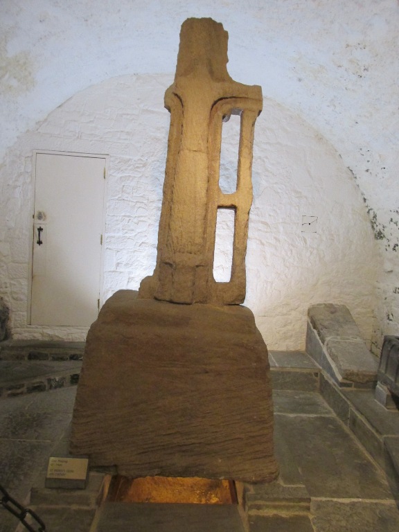 83 cea mai veche cruce celtica