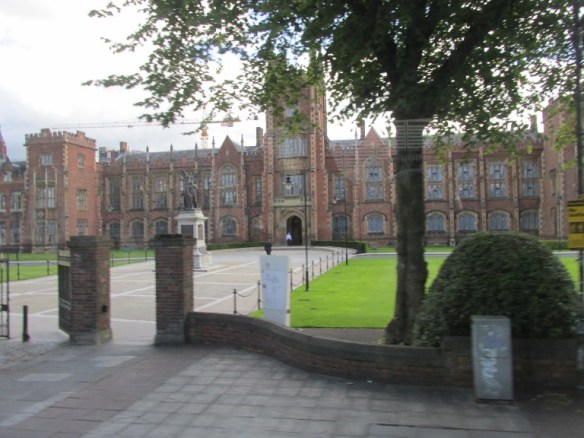 41 Universitatea Queens