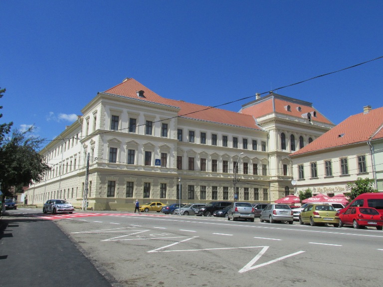 72 Colegiul G. Bethlen cu muzeu de științe naturale