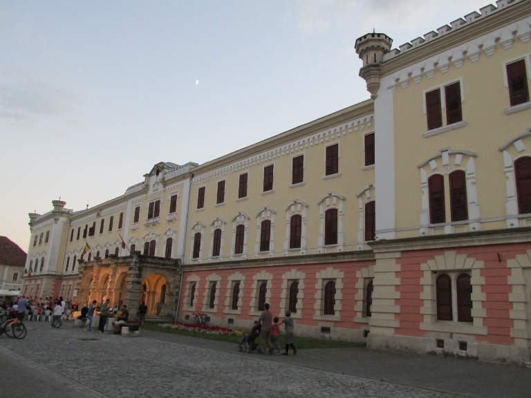 176 Muzeul Unirii- clădirea Babilon