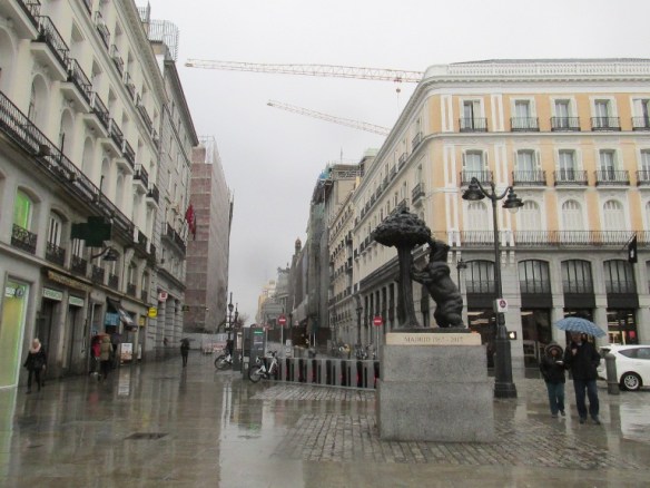 10 urs și copac-simbol heraldic Madrid