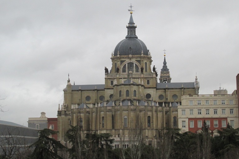 64 Catedrala Santa Maria la Real de la Almudena