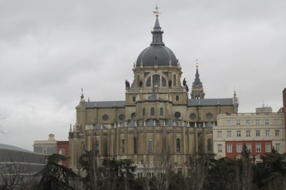 64 Catedrala Santa Maria la Real de la Almudena