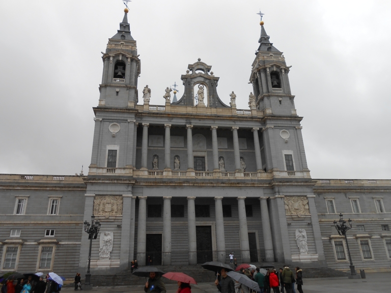 91 catedrala spre palat- fatada principala