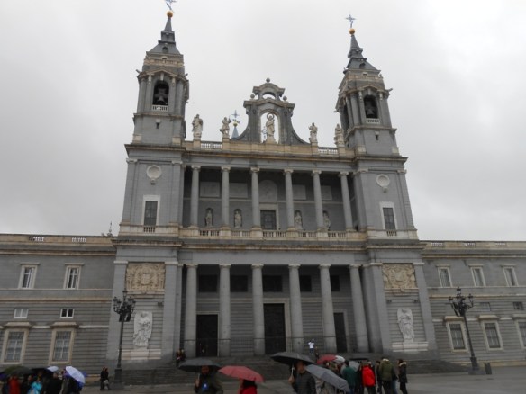 91 catedrala spre palat- fatada principala